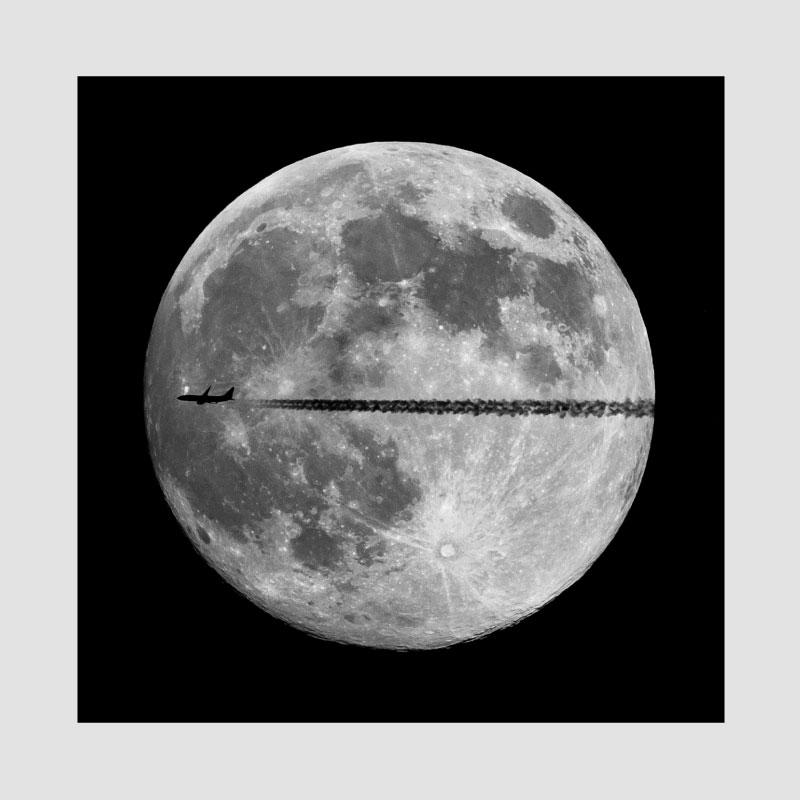 737 Moon - Canvas - Airportag